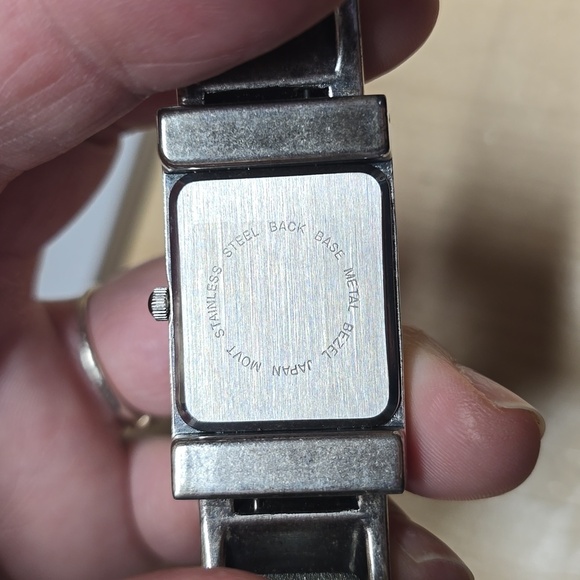 {Golden} Silver Color Greek Designs Women's Cuff Bangle Watch - Picture 5 of 8